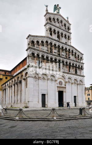 Die römisch-katholische Basilika San Michele in Foro in der Stadt von Lucca, Toskana, Italien. Stockfoto