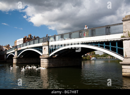 Fußgängerbrücke über die Themse zwischen Windsor und Eton, Berkshire, England Stockfoto