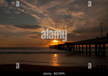 Sonnenuntergang in Venedig Fishing Pier, Venice Beach, Kalifornien. Stockfoto