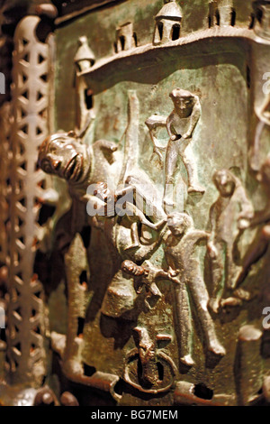 Bronzetür, Basilica di San Zeno, Verona, Veneto, Italien Stockfoto