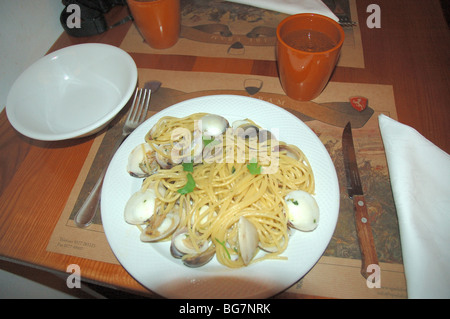 Typische Spaghetti mit Venusmuscheln in Siena, Toskana, Italien, Europa Stockfoto