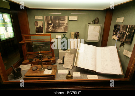 Anzeige der Edelmetallprüfer Ausrüstung im Nevada State Museum, Carson City, Nevada. Stockfoto