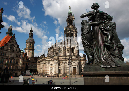 Deutschland Sachsen Dresden Schlossplatz Schlossplatz Hofkirche St. Trinitatis Kathedrale Hl. Dreifaltigkeit Kathedrale eines der vier Statuen Stockfoto