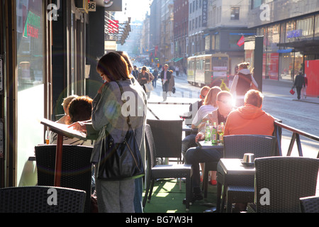 Finnland, Helsinki, Helsingfors, Aleksanterinkatu, Aleksanterink Street, Streetside Cafe, Restaurant Stockfoto