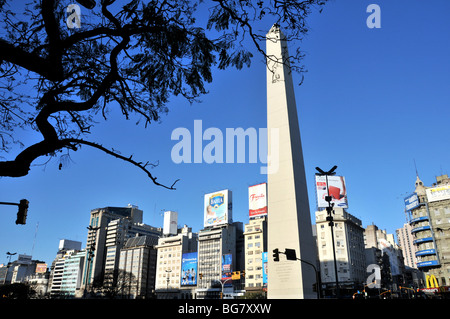 Obelisk und Gebäuden, 9 Juli Avenue, Buenos Aires, Argentinien Stockfoto