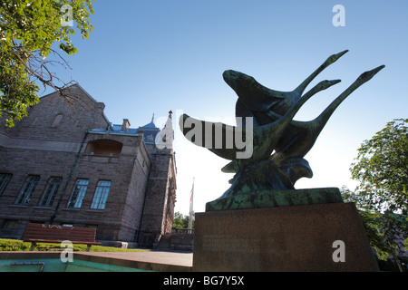 Finnland, Finnland Proper, West-Finnland, Turku, Turku Kunstmuseum, Skulptur von fliegenden Gänse und Umgebung: Stockfoto