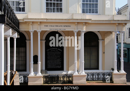 Die Schwefelquelle Frühling Badehaus Fläche auf den Pantiles Royal Tunbridge Wells Kent England Stockfoto