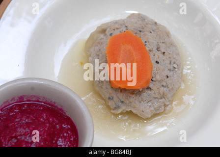 Gefillte Fisch und Meerrettich Stockfoto