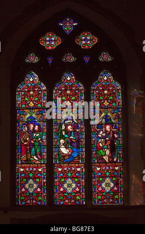 Glasmalerei-Fenster in der St. Peter Kirche in dem Dorf Saint Peter's in Thanet, Kent, England Stockfoto