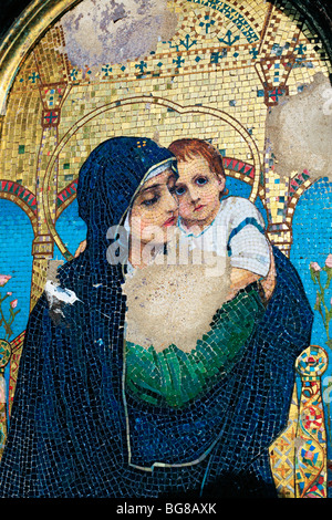 Jungfrau Maria mit Kind, Mosaik auf Grabstein, New Jerusalem Kloster, Istra, Moscow Region, Russland Stockfoto