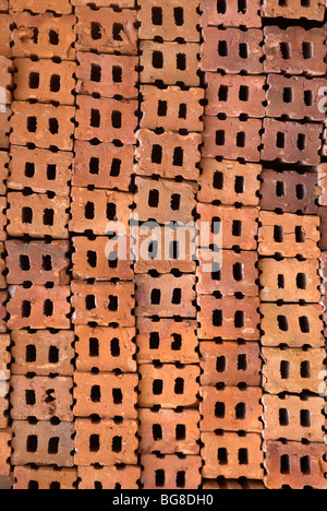 Ziegel in einem Haufen bei Mae Sot, Thailand. Stockfoto