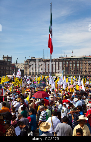 Proteste der Wahlen auf dem Zocalo in Mexiko-Stadt Stockfoto