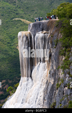 Calcium Carbonat Konkretionen am Standort Hierve el Agua (Oaxaca - Mexiko). Concrétions de Carbonat de Kalzium À Hierve el Agua Stockfoto