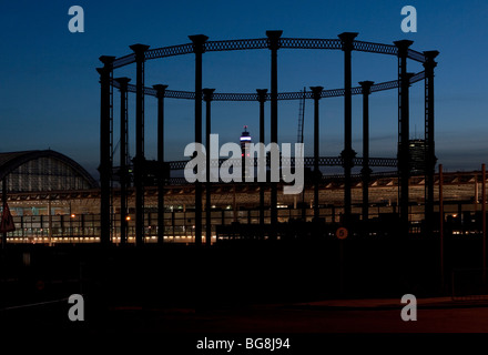 Gas-Speicherstruktur neben St. Pancras International Station Stockfoto