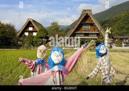 Traditionelle japanische Häuser im Stil namens "Gassho-Zukuri" in dem Dorf Shirakawa-Go. Japan. Stockfoto