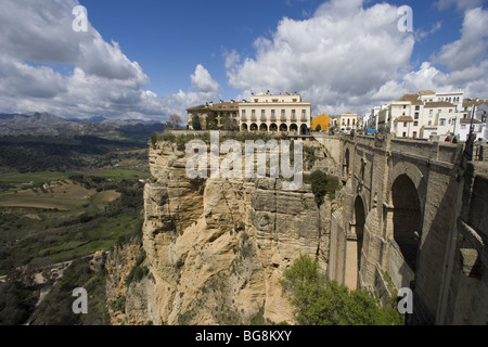 ANDALUSIEN. RONDA. Tajo Ronda mit der neuen Brücke, erbaut im 18. Jahrhundert. Provinz Malaga. Spanien. Stockfoto