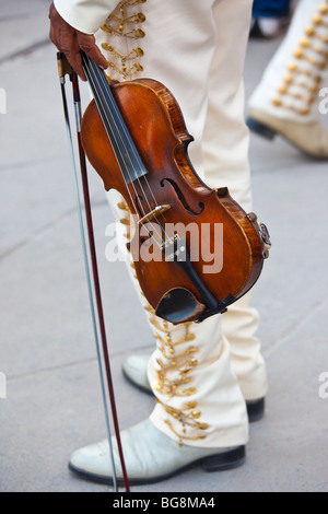 Mariachi-Spieler im Plaza an der Plaza Garibaldi beim Festival von Saint Cecilia im Plaza Garibaldi-Mexiko-Stadt Stockfoto