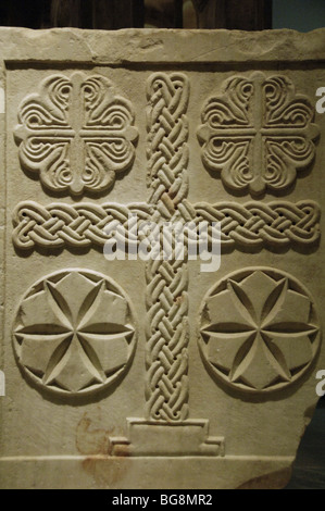 BYZANTINISCHE KUNST. Griechenland. Marmorplatte Relief mit Kreuzen verziert. Stockfoto