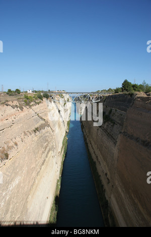 Den Kanal von Korinth. Verbindet den Golf von Korinth mit den Sanoric Golf im Ägäischen Meer. Griechenland. Europa. Stockfoto