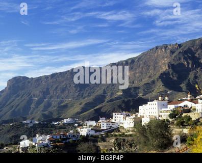 Tejeda, Gran Canaria, Kanarische Inseln, Spanien, Europa. Dorfhäuser hoch am Berg in den Barranco de Tejeda Stockfoto