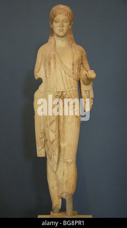 GRIECHISCHE KUNST. VI-V-B.C.GREECE. KORE. Marmorstatue. Datiert zwischen 500-490 v. Chr.-Akropolis-Museum. Athen. Griechenland Stockfoto