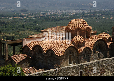 BYZANTINISCHE KUNST. Griechenland. Metropolitan Kirche des Heiligen Demetrius (Agios Dimitiros). Gesamtansicht der Kathedrale.  Mystras. Stockfoto