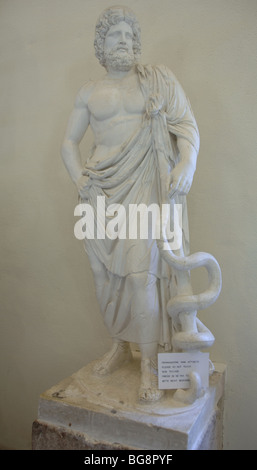 Griechische Kunst. Statue von Asklepios Gott der Medizin. Museum von Epidaurus. Region des Peloponnes. Griechenland. Stockfoto