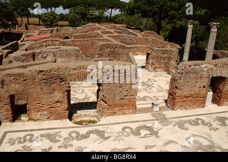 Ostia Antica. Hafenstadt des antiken Roms. Bäder von Neptun (Terme di Nepttuno). Ansicht der Ruinen. Italien. Europa. Stockfoto