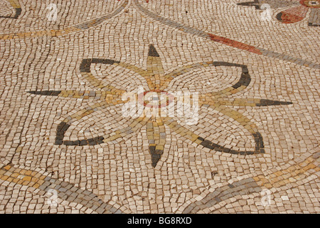 Ostia Antica. Hafenstadt des antiken Roms. Mosaik Blumen Dekoration. Detail. Italien. Europa. Stockfoto