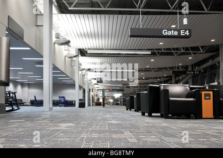 Flughafen terminal Innenraum ohne Personen zeigt die verschiedenen Tore-Informationen Stockfoto