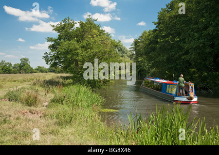 Kahn über den Fluss Kennet und Kennet und Avon Kanal an Calcot in der Nähe von Reading, Berkshire, Uk Stockfoto