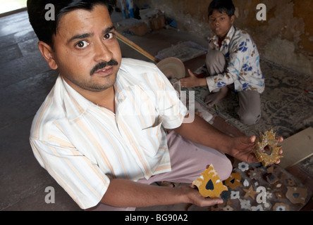 Indische Handwerker und junge Agra Indien Asien Stockfoto