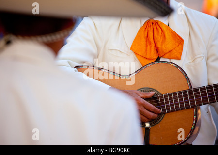 Mariachi-Spieler im Plaza an der Plaza Garibaldi beim Festival von Saint Cecilia im Plaza Garibaldi-Mexiko-Stadt Stockfoto