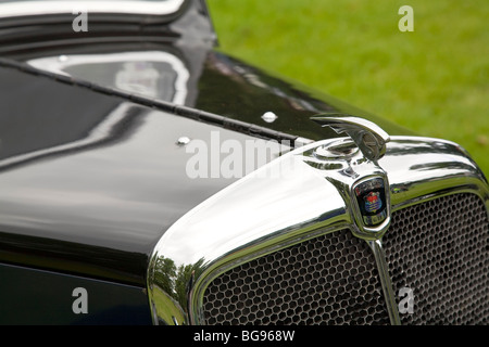 Motorhaube Kühlerfigur auf Vintage Morris acht 8 Stockfoto