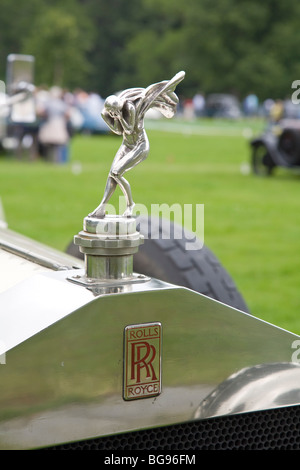 Ungewöhnliche Weinen Silver Lady Kühlerfigur Motorhaube Kühler auf Rolls-Royce Stockfoto