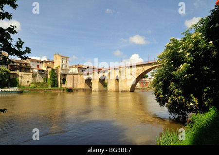 Villeneuve-Sur-Lot (47): "Pont Vieux" oder "Pont des Cieutat" Brücke Stockfoto