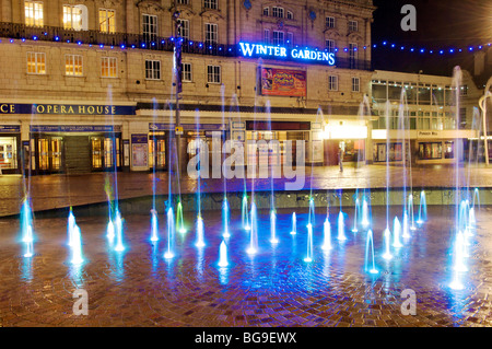 Beleuchteten Brunnen bei Nacht Blackpool Stockfoto