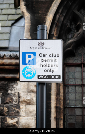 Ein Auto Club Parkplatz Zeichen in der City of Westminster, London UK. Stockfoto