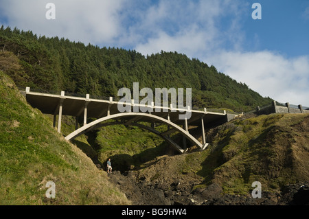 Cooks Abgrund Brücke am Cape Perpetua Naturgebiet an der zentralen Küste Oregons. Stockfoto