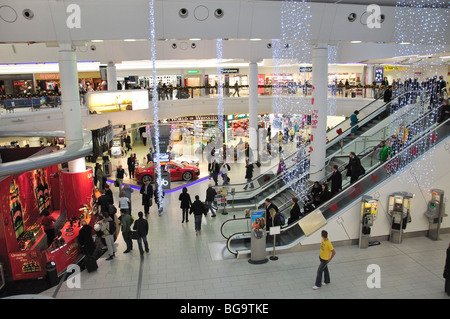 Süd-Terminal, Flughafen Gatwick, Crawley, Abflughalle, West Sussex, England, Vereinigtes Königreich Stockfoto