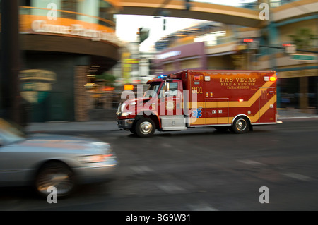 Sanitäter Ambulance Rennen durch die Straßen von Las Vegas, Nevada Stockfoto
