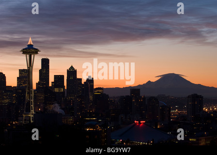 Die Ansicht der Seattle Skyline und Raum-Nadel von Kerry Park. Stockfoto