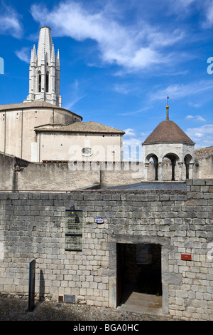 Girona Arabische Bäder und Sant Feliu Kirche Glockenturm Stockfoto