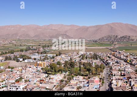 Panoramablick auf die Stadt vom Sachaca Tower, Arequipa, Peru, Südamerika Stockfoto