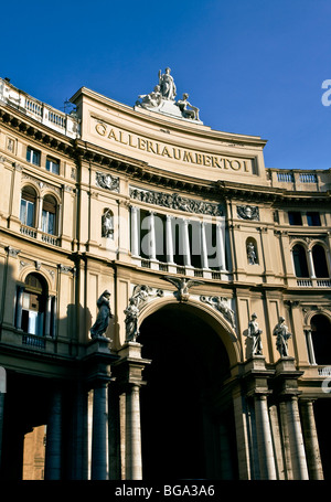 Der Eingang der Galleria Umberto I, 1890, Santa Brigida in Neapel, Kampanien, Italien, Eu Stockfoto