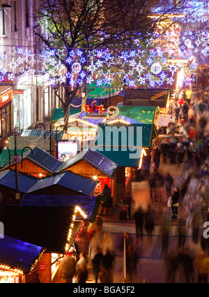 Dem deutschen Markt im Stadtzentrum von Bimingham zu Weihnachten. Neue Straße. Stockfoto