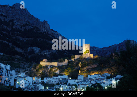 Yedra Burg in Cazorla Dorf. Sierra de Cazorla Segura y Las Villas Naturpark. Provinz Jaén. Andalusien. Spanien Stockfoto