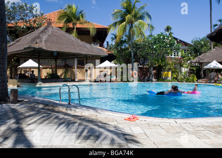 Schwimmbad, Hotel Santika Beach, Kuta, Bali Stockfoto