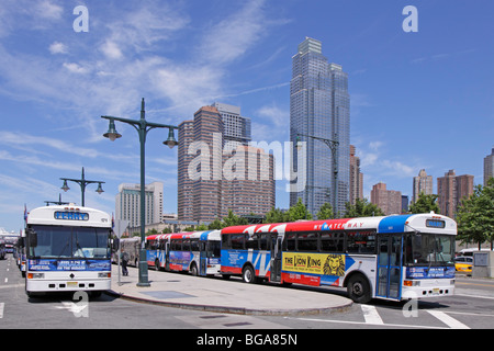 Bushaltestelle in der Nähe von Passenger Ship Terminal, Manhattan, New York, Vereinigte Staaten von Amerika Stockfoto