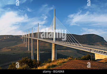 Panoramablick auf das Viadukt von Millau, Aveyron, Frankreich Stockfoto